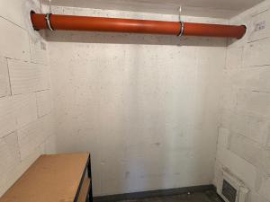 Pronájem garážového stání, Praha - Kyje, Farkašova, 30 m2