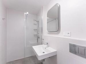 Pronájem bytu 1+kk, Praha - Radlice, U Komína, 31 m2