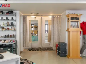 Prodej obchodního prostoru, Karlovy Vary, Divadelní náměstí, 115 m2