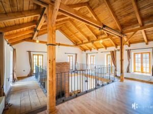 Pronájem atypického bytu, Květnice, Na Ladech, 110 m2