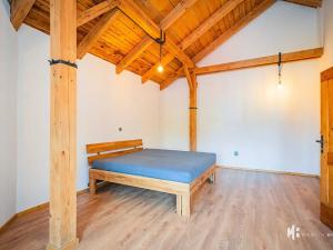 Pronájem atypického bytu, Květnice, Na Ladech, 110 m2
