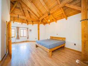 Pronájem atypického bytu, Květnice, Na Ladech, 110 m2