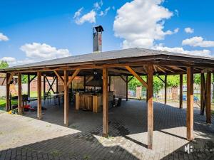 Pronájem atypického bytu, Květnice, Na Ladech, 110 m2