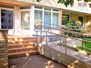 Pronájem bytu 1+kk, Praha - Prosek, Lovosická, 34 m2