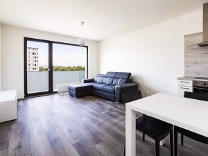 Pronájem bytu 2+kk, Praha - Karlín, Nekvasilova, 57 m2