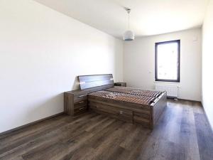 Pronájem bytu 2+kk, Praha - Karlín, Nekvasilova, 57 m2