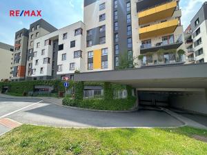 Pronájem garážového stání, Praha - Modřany, K Vystrkovu, 15 m2