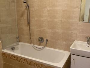 Pronájem bytu 2+kk, Pardubice - Trnová, Jozefa Gabčíka, 60 m2