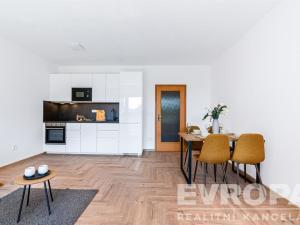 Prodej bytu 1+kk, Praha - Strašnice, Názovská, 45 m2