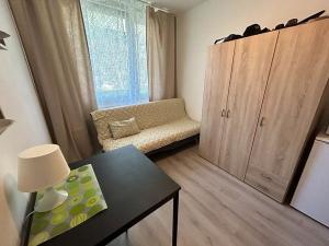 Pronájem bytu 1+kk, Praha - Prosek, Litvínovská, 18 m2