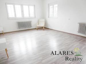 Pronájem bytu 2+1, Praha - Hostavice, Staňkovská, 80 m2