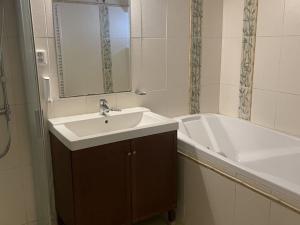 Pronájem bytu 2+kk, Dolní Lhota, Lomená, 84 m2