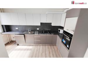 Pronájem bytu 2+1, Praha - Kobylisy, Chabařovická, 67 m2
