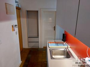 Pronájem bytu 2+kk, Praha, Biskupcova, 47 m2