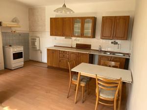 Prodej ubytování, Praha - Šeberov, K Hrnčířům, 250 m2