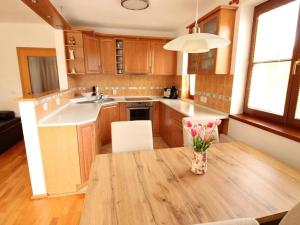 Prodej rodinného domu, Zlatníky-Hodkovice, V Břínkách, 150 m2