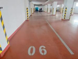 Prodej garážového stání, Praha, Českomoravská, 12 m2