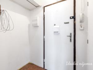 Pronájem bytu 1+1, Praha - Břevnov, Nad Kajetánkou, 46 m2