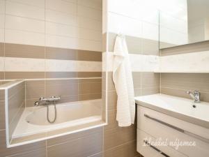 Pronájem bytu 3+1, Brno - Bystrc, Teyschlova, 78 m2