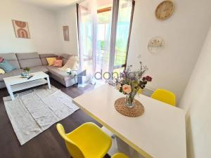 Pronájem bytu 2+kk, Praha, Mošnova, 51 m2
