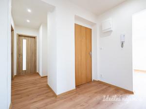 Pronájem bytu 3+1, Praha, Hrusická, 71 m2