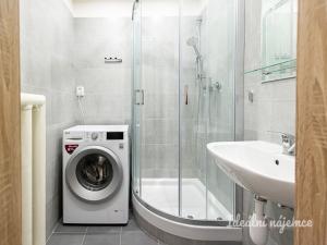 Pronájem bytu 3+1, Praha, Hrusická, 71 m2
