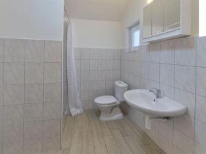Pronájem vícegeneračního domu, Choltice, Nádražní, 86 m2
