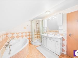 Prodej rodinného domu, Zbiroh, Heberova, 200 m2