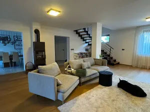 Pronájem rodinného domu, Ohrobec, V sedlištích, 220 m2