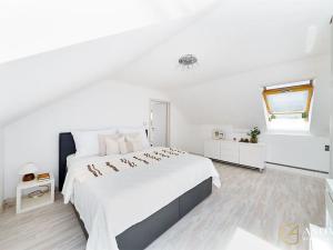 Prodej rodinného domu, Praha - Dolní Počernice, Bakurinova, 395 m2