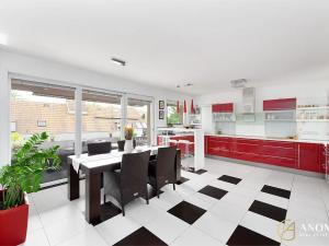 Prodej rodinného domu, Praha - Dolní Počernice, Bakurinova, 395 m2