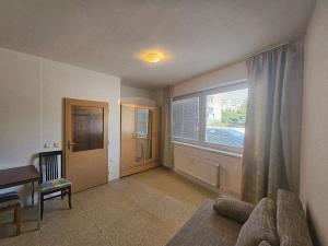 Pronájem bytu 1+kk, Praha - Troja, Olštýnská, 24 m2