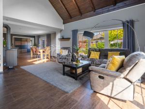 Prodej rodinného domu, Semice, 203 m2