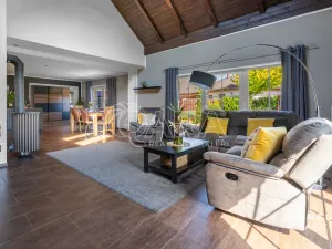 Prodej rodinného domu, Semice, 203 m2