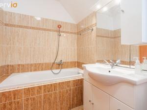 Prodej vinného sklepa, Dolní Dunajovice, Hlavní, 500 m2