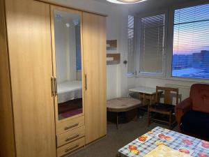 Pronájem bytu 1+1, Praha - Troja, Olštýnská, 43 m2
