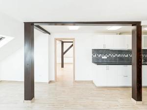 Pronájem bytu 2+kk, Praha - Kobylisy, Pod hliništěm, 53 m2
