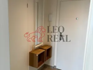 Pronájem bytu 1+kk, Praha - Modřany, Komořanská, 35 m2