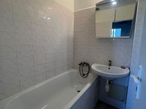 Pronájem bytu 2+1, Praha - Vinohrady, Hollarovo náměstí, 47 m2