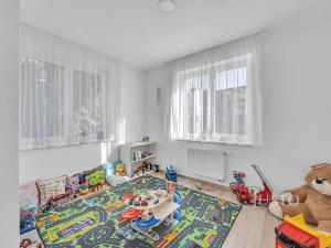 Pronájem rodinného domu, Mukařov, Kopretinová, 140 m2