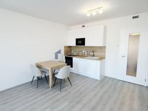 Pronájem bytu 1+kk, Praha, Poděbradská, 37 m2