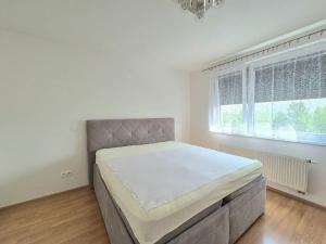 Pronájem rodinného domu, Jenštejn, Zlatnická, 90 m2