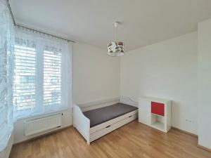 Pronájem rodinného domu, Jenštejn, Zlatnická, 90 m2