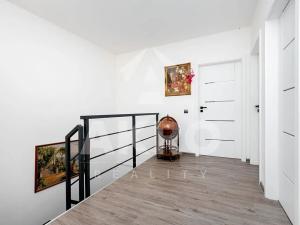 Prodej bytu 4+kk, Okrouhlo, 152 m2