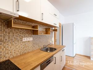 Pronájem bytu 1+kk, Praha, Farkašova, 32 m2
