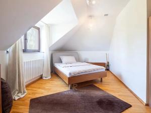 Prodej rodinného domu, Praha - Lipence, U lip, 280 m2