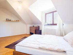 Prodej rodinného domu, Praha - Lipence, U lip, 280 m2