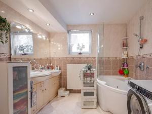 Prodej vícegeneračního domu, Praha - Zbraslav, Studniční, 242 m2