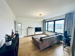 Pronájem bytu 2+kk, Praha - Karlín, Sokolova, 57 m2