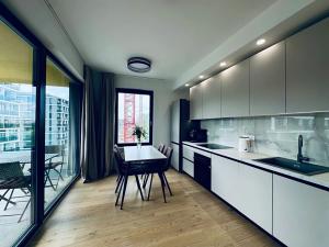 Pronájem bytu 2+kk, Praha - Karlín, Sokolova, 57 m2
